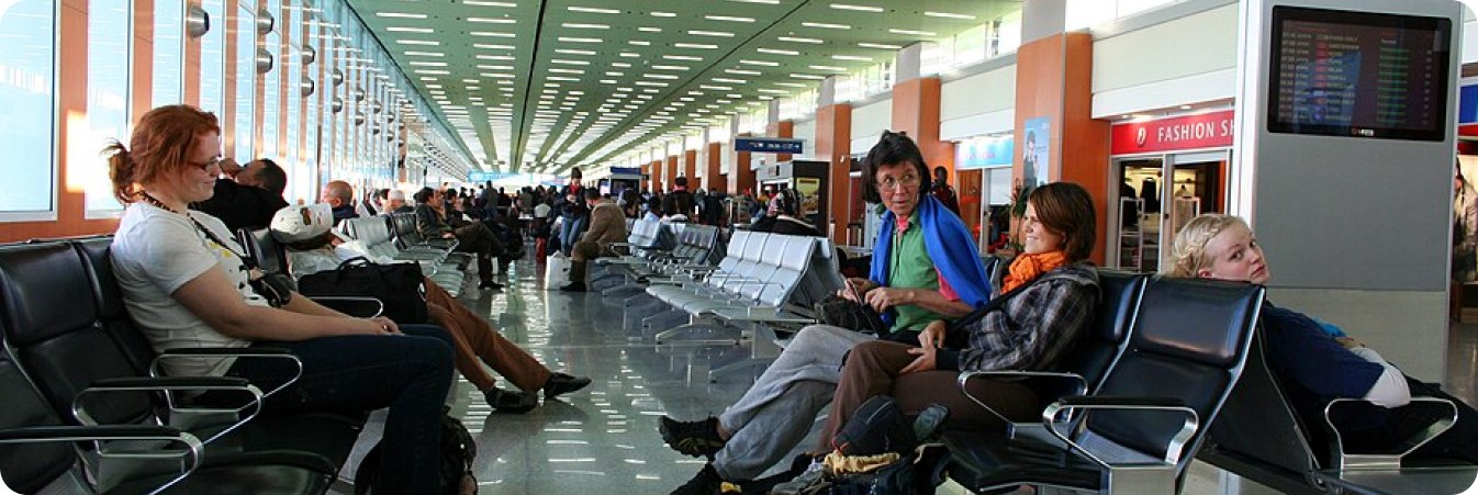 انتظار در سالن ترانزیت فرودگاه