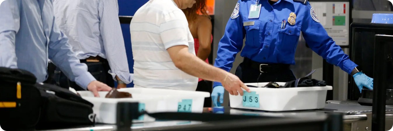چک کردن وسایل در فرودگاه